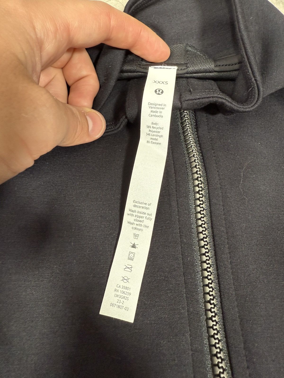 Lululemon Lululemon Embossed Panel Full Zip Sleeveless Jacket Size XXS / US 00 / IT 34 - 7 Thumbnail