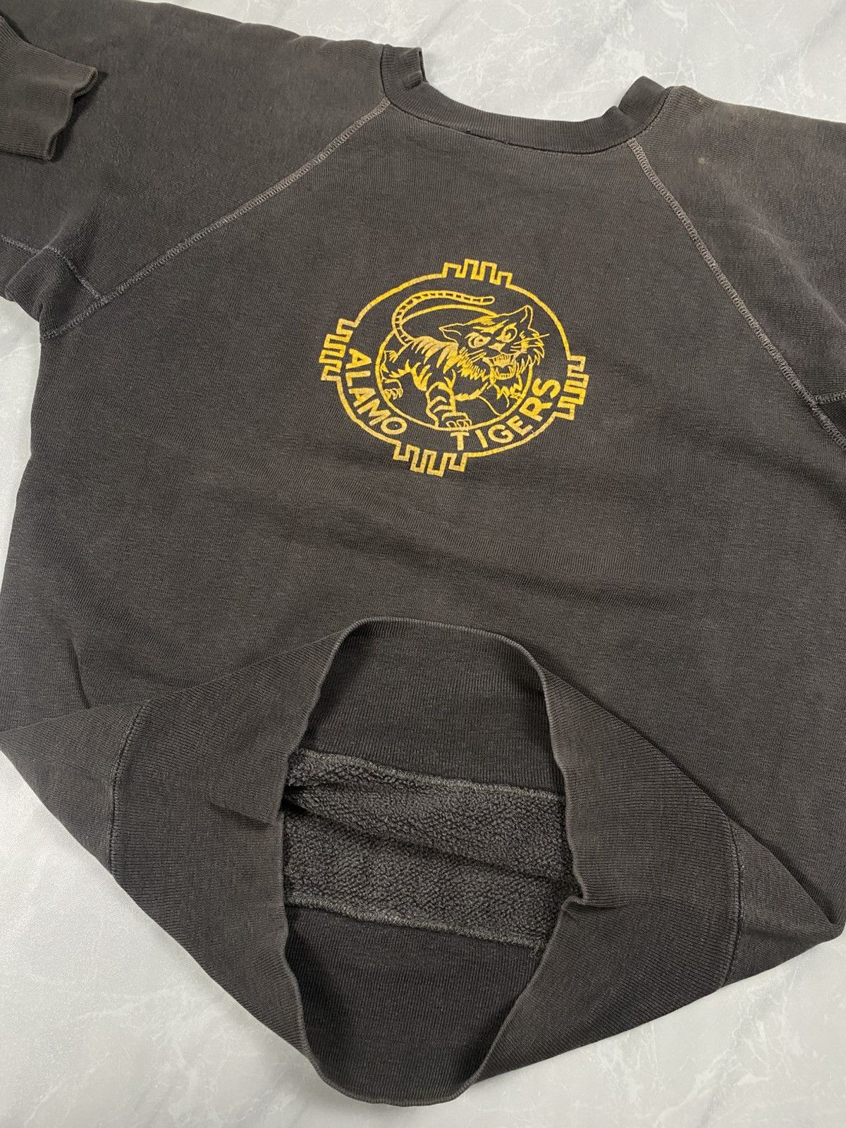 American Apparel Grail Rare Vintage 80s Alamo Tigers Crewneck Size US M / EU 48-50 / 2 - 7 Thumbnail