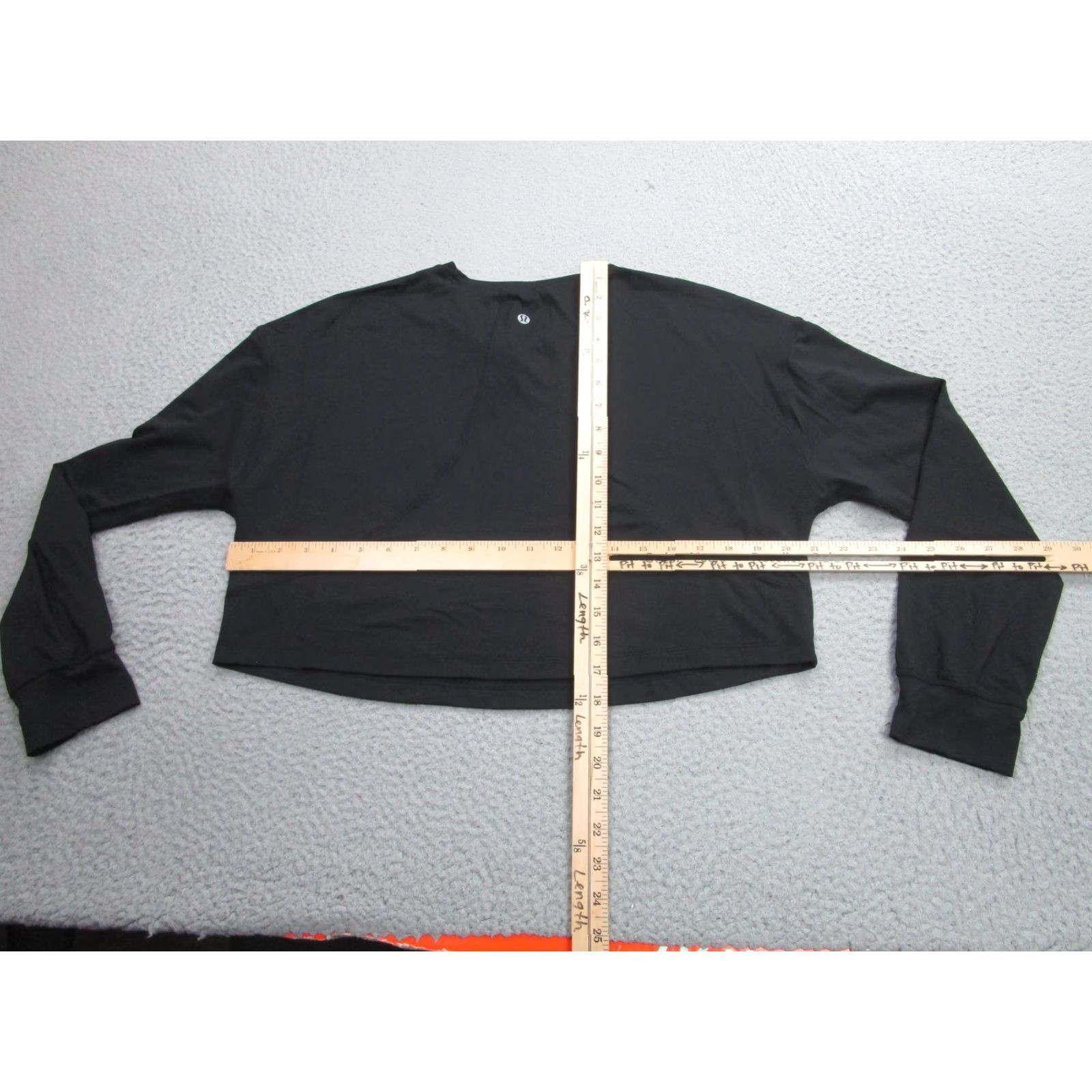 Lululemon Lululemon Shirt Womens 6 Black Cropped Long Sleeve Athletic Running Gym Yoga Size M / US 6-8 / IT 42-44 - 5 Thumbnail