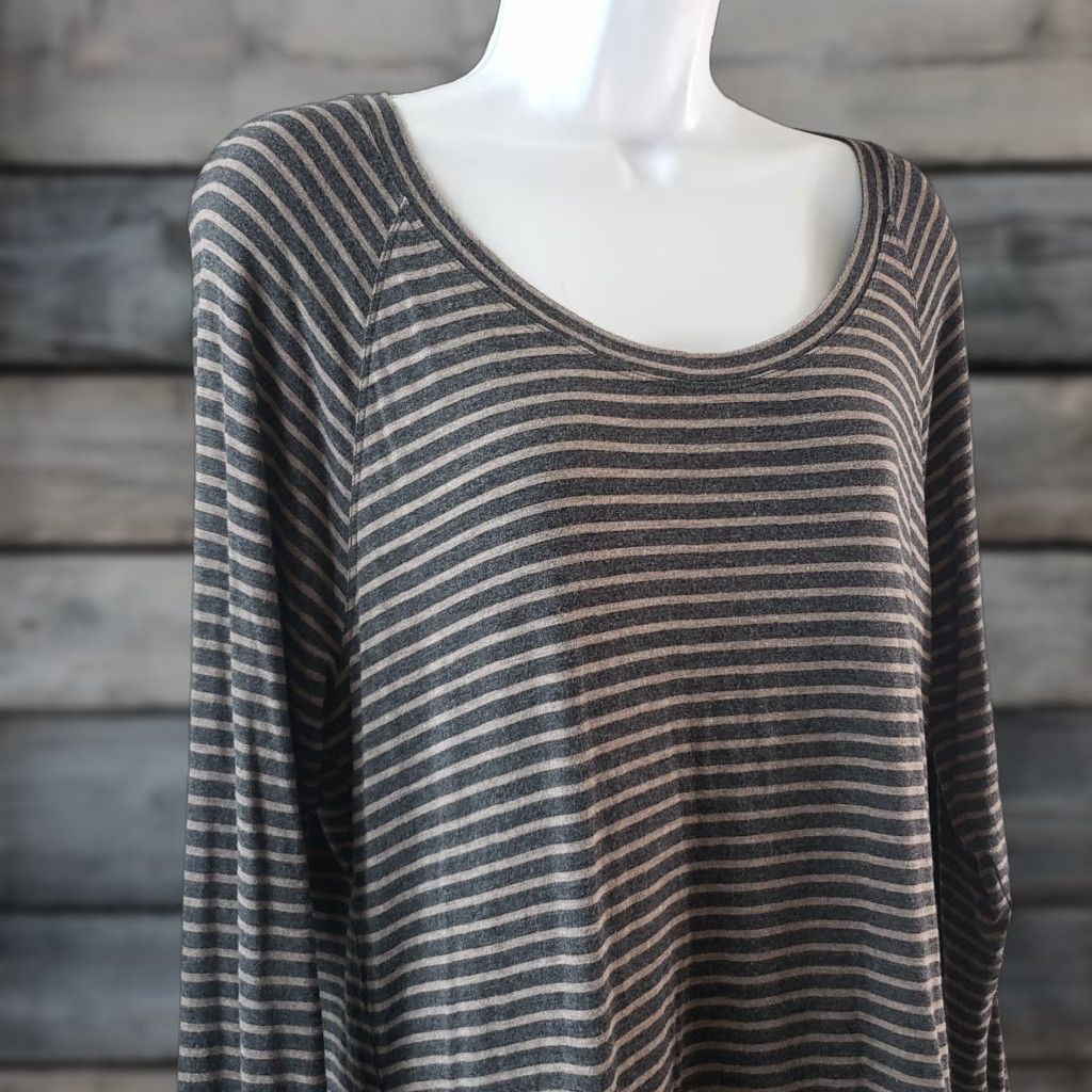 Vintage Cabi Womens Blair Tunic Top L Taupe Gray Stripe Long Sleeve Rayon Shirt Size L / US 10 / IT 46 - 1 Thumbnail