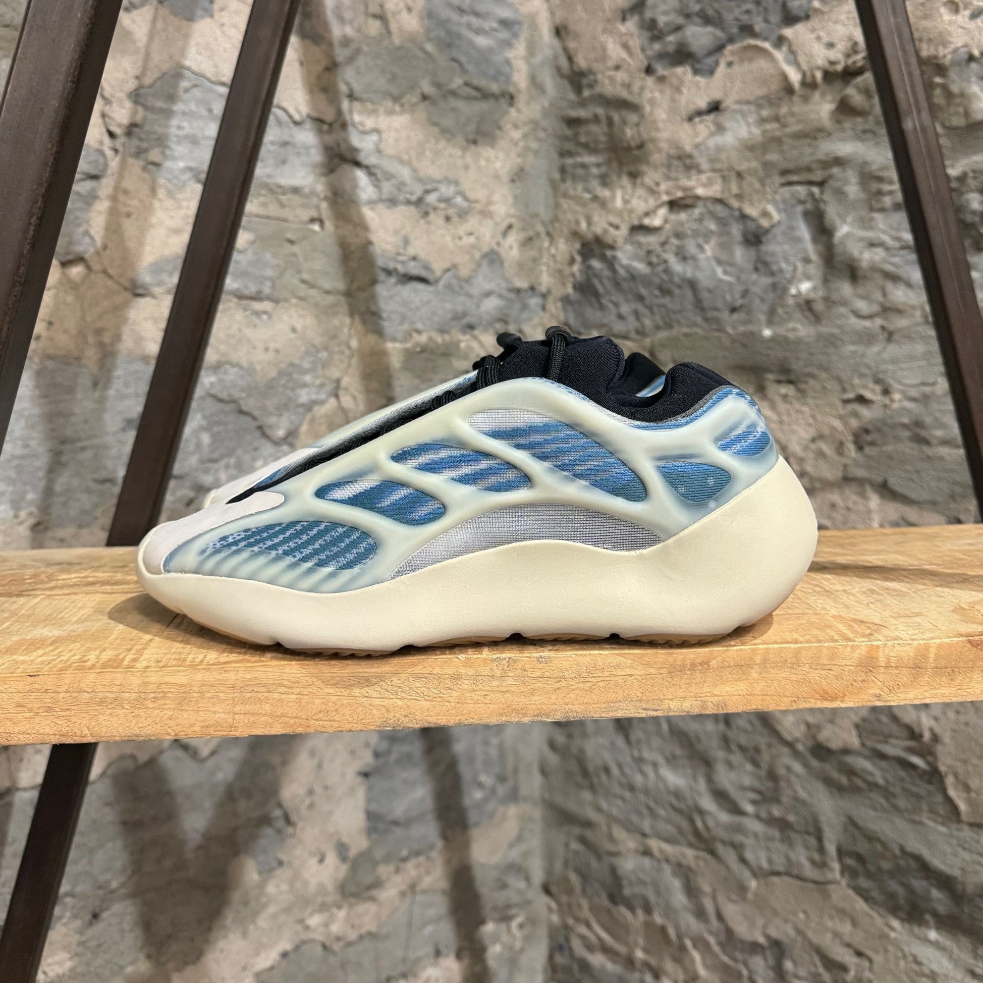 Adidas × Kanye West Adidas Yeezy 700 V3 Kyanit Sneakers Size US 9.5 / EU 42-43 - 6 Thumbnail