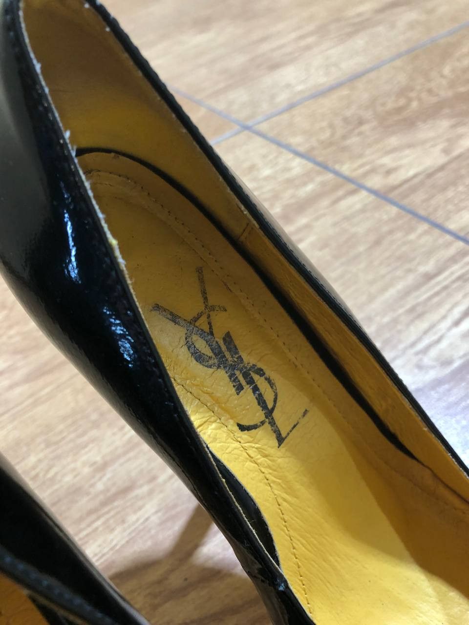 Yves Saint Laurent YVES SAINT LAURENT BLACK PATENT PUMP PEEP TOE HEELS Size US 7 / IT 37 - 3 Thumbnail