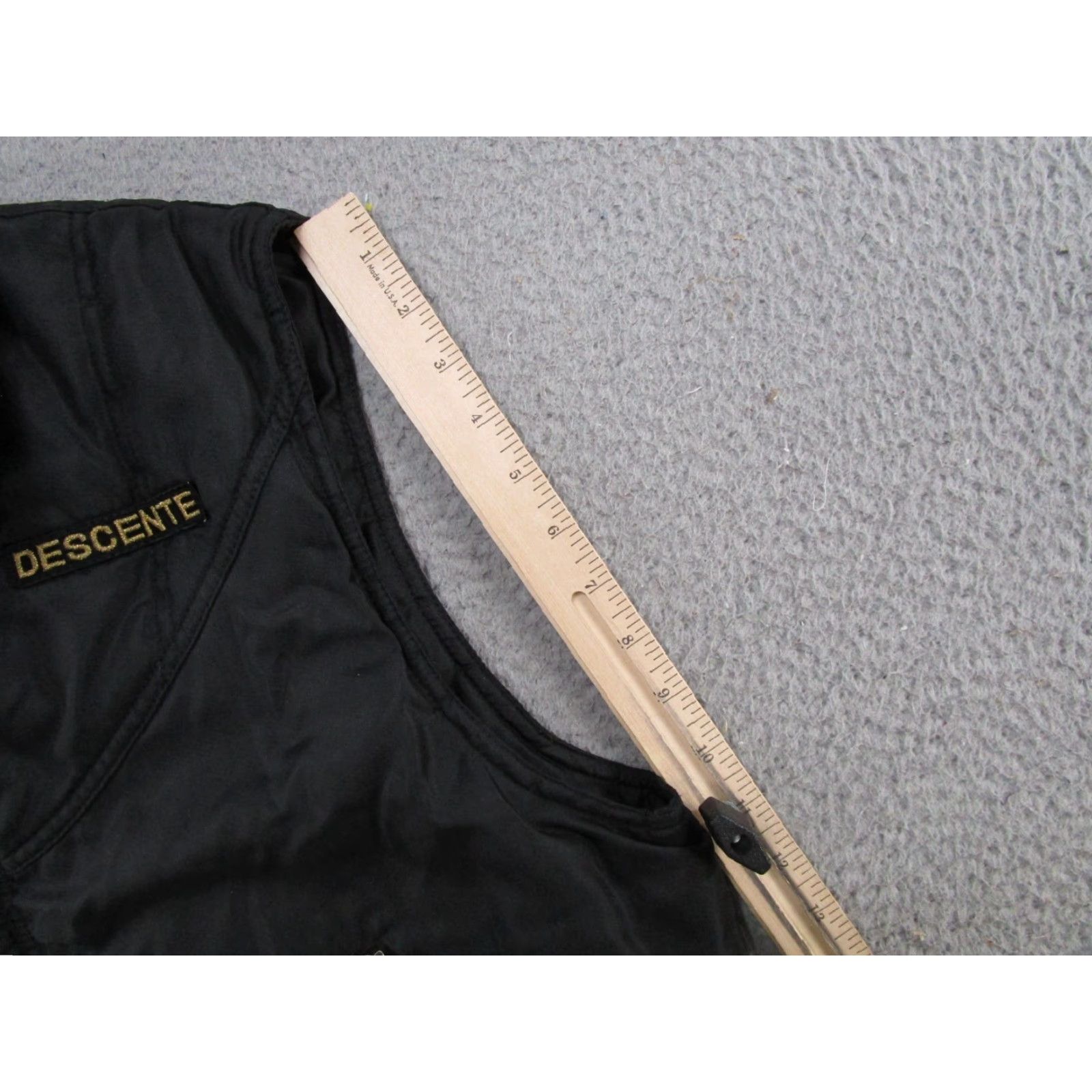 Vintage VINTAGE Descente Vest Full Zip Snaps Black Gold 90s Ski Outdoor Mens M Size US M / EU 48-50 / 2 - 7 Thumbnail