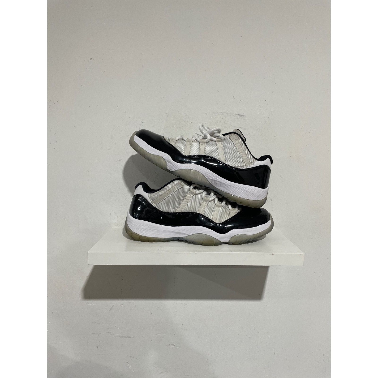 Nike NIKE JORDAN 11 LOW CONCORD SIZE 12 PREOWNED Size US 12 / EU 45 - 1 Thumbnail