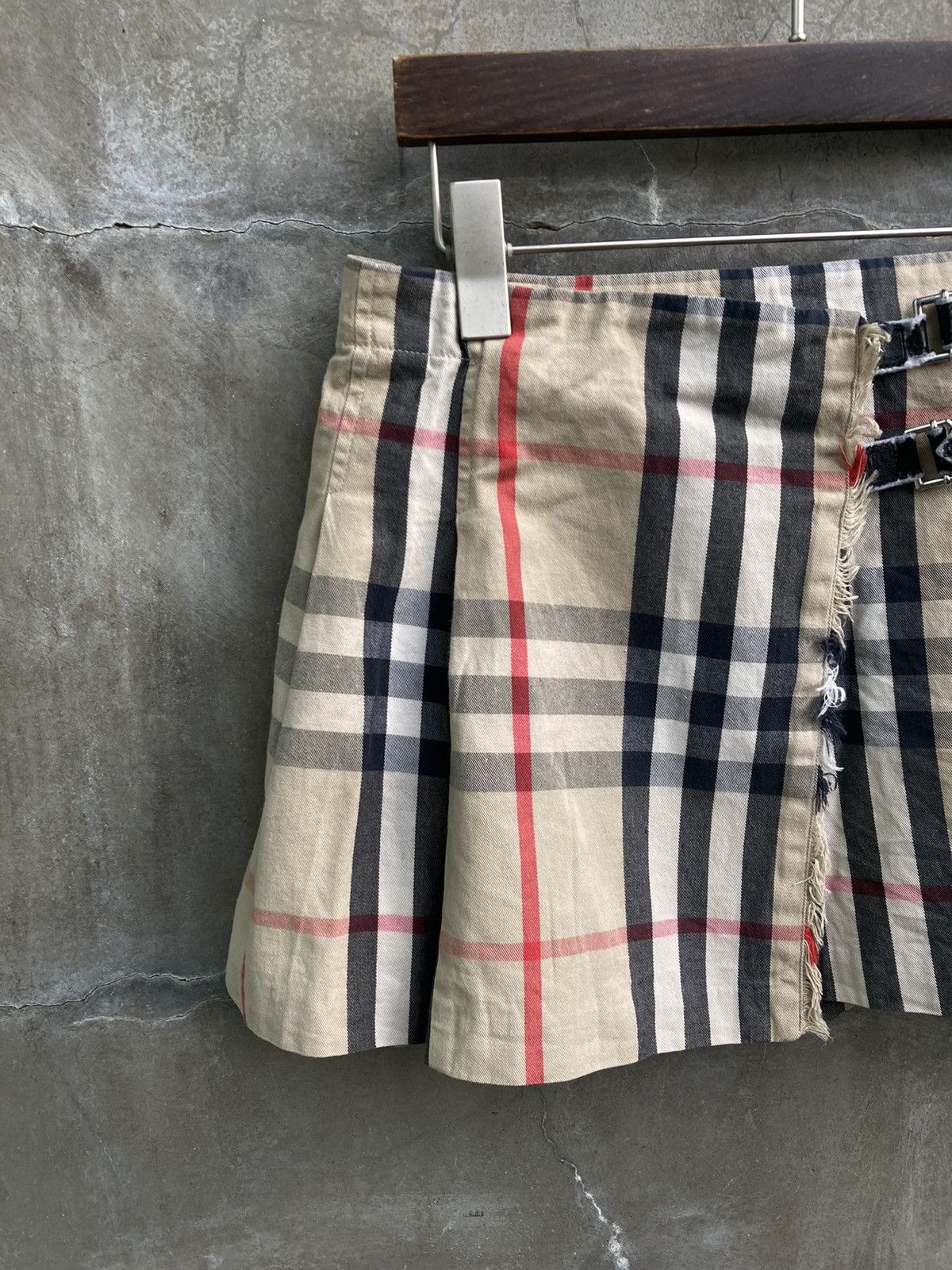 Burberry Plaid Mini Skirt Size 26" / US 2 / IT 38 - 3 Thumbnail