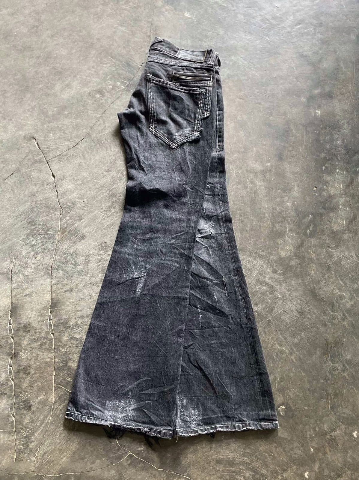 2000s Army Of No - Flared Jeans Sick Fades Distressed Denim
