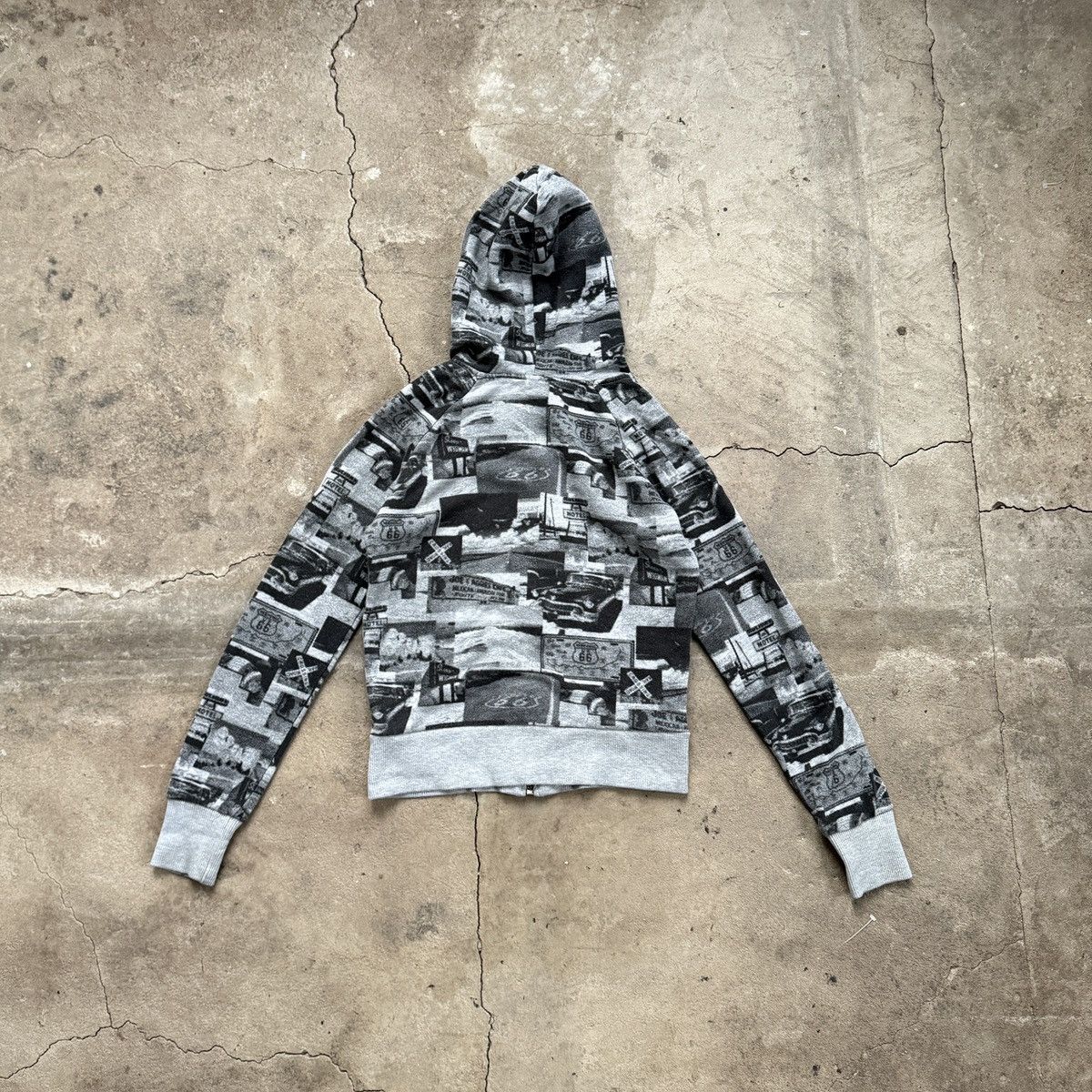 Vintage Vintage Divided Y2K Overprint Gray Zip Hoodie Size S / US 4 / IT 40 - 2 Thumbnail