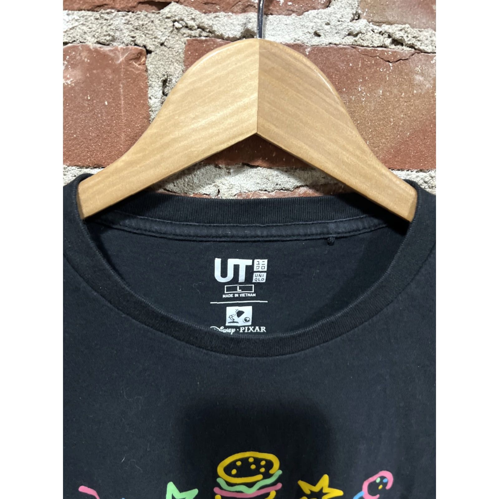 Uniqlo Disney Pixar Uniqlo Toy Story Buzz Lightyear Black T Shirt Large Mens Short Sleeve Toy Story Neon Signs Size US L / EU 52-54 / 3 - 2 Thumbnail