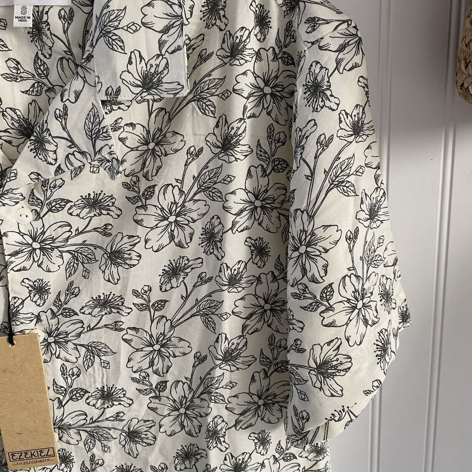 Ezekiel Ezekiel Mens Floral Print Button Down Camp Shirt Small NEW Size US S / EU 44-46 / 1 - 5 Thumbnail