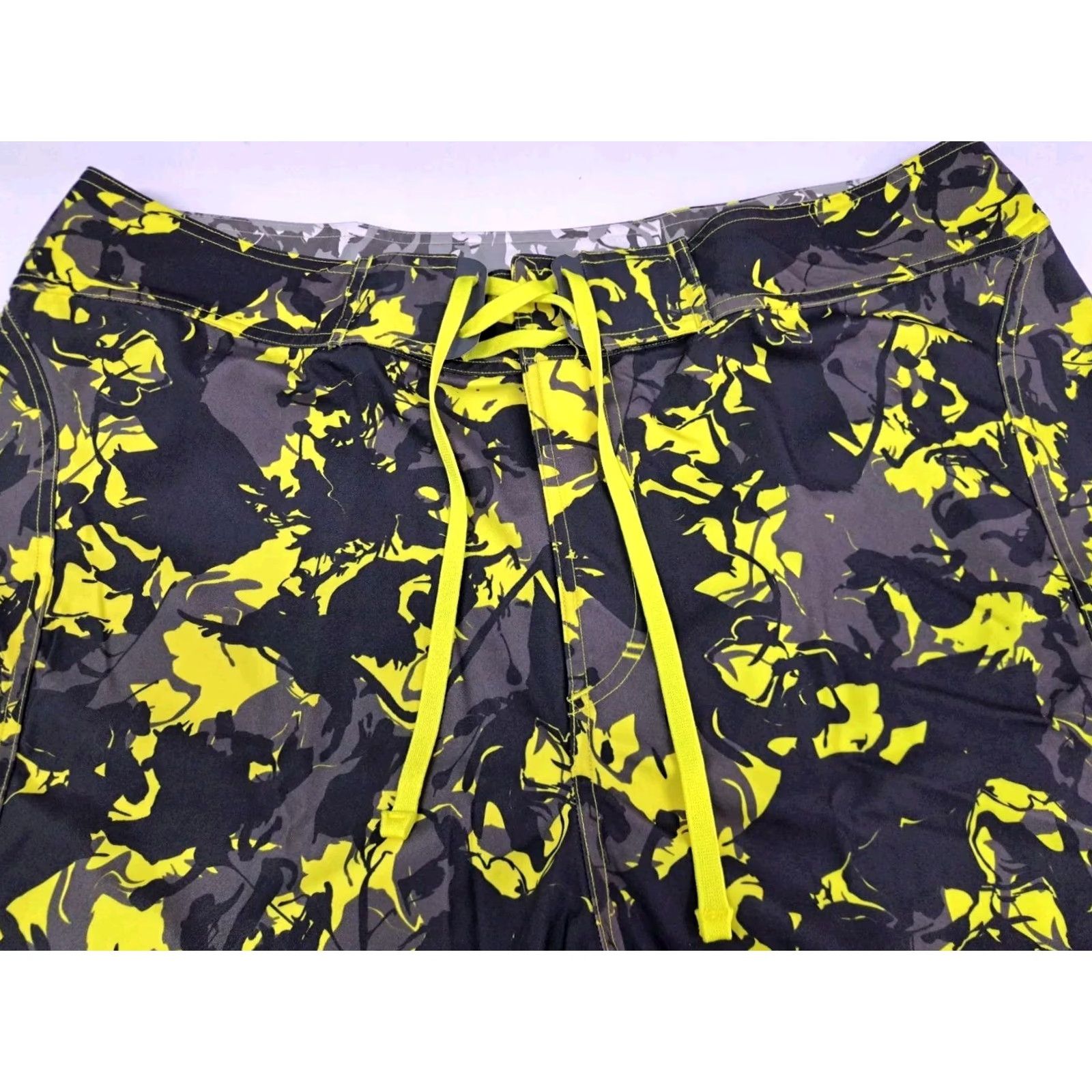 Under Armour Under Armour Mens Boardshorts 40 Black/Yellow Camouflage Polyester Quick Dry Drawstring Side Zip Pocket Beach Surfing Mens Size US 40 / EU 56 - 5 Thumbnail
