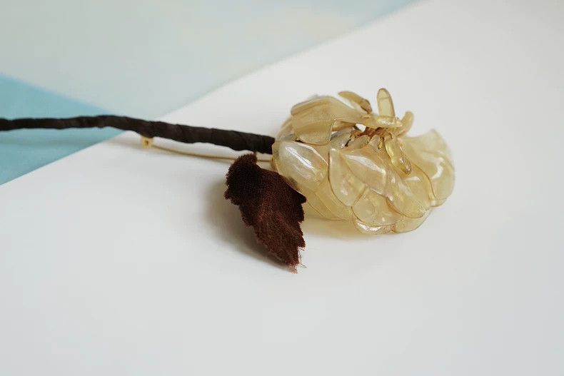 Kenzo KENZO Amber translucent flower brooch Size ONE SIZE - 1 Thumbnail