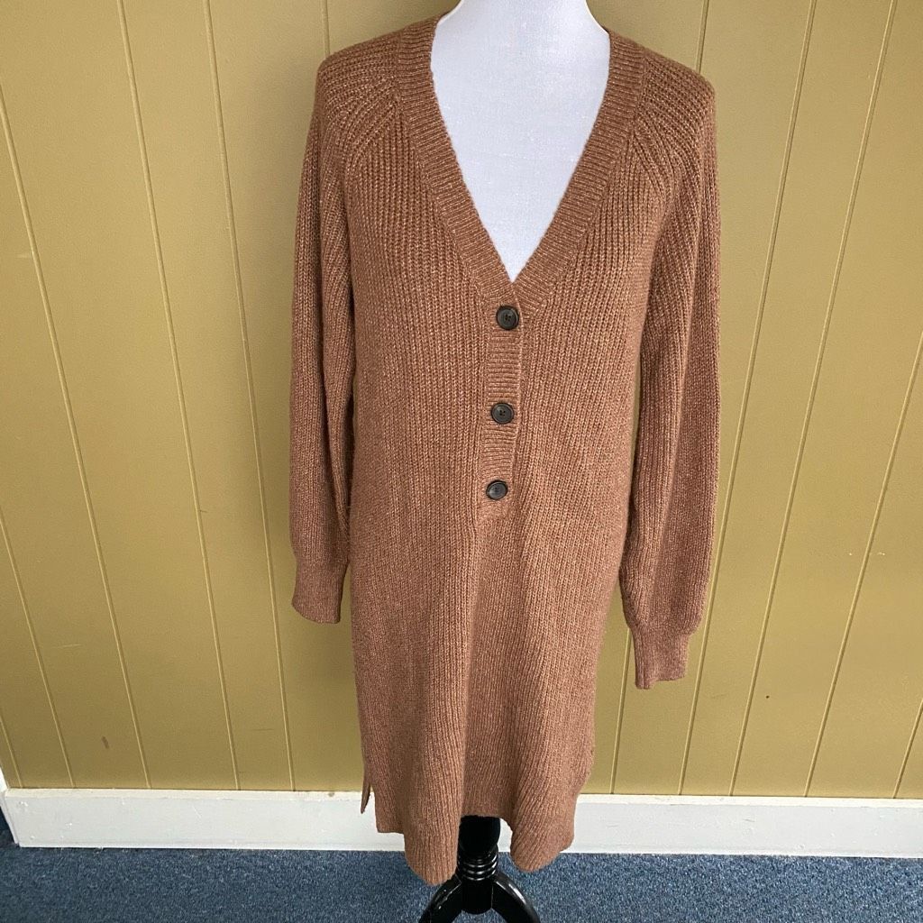 Old Navy Old Navy women S v-cut 3 button Longsleeve midi sweater dres Size S / US 4 / IT 40 - 1 Thumbnail