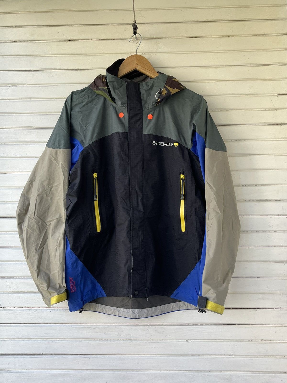 バーグハウス グリフィン Berghaus x GRIFFIN ナイロンフードジャケット GFR06 XS ブラック GORE-TEX ゴア カモフラ  マウンテンパーカー アウター : LOOPヤフーショッピング店 - 通販 - Yahoo!ショッピング