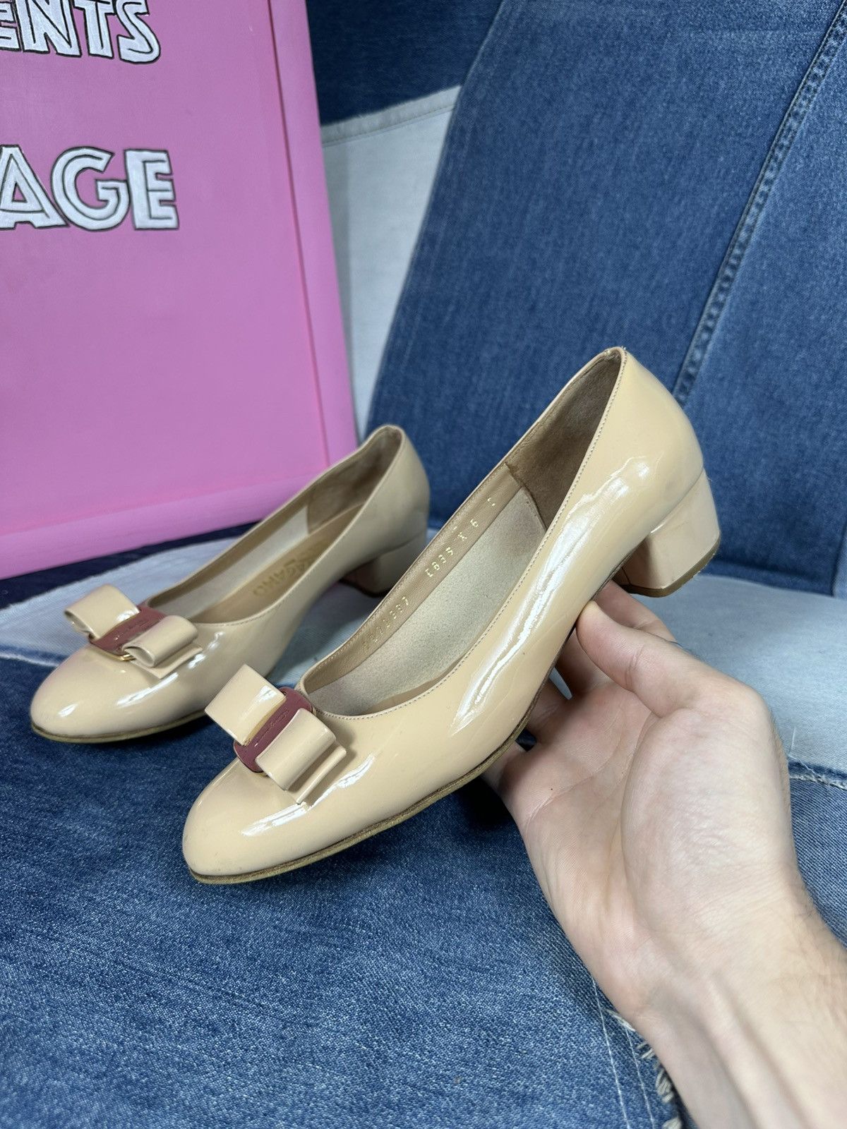 Salvatore Ferragamo Salvatore Ferragamo Vara Pump Heel Bow Beige Patent Leather Size US 6.5 / IT 36.5 - 8 Thumbnail