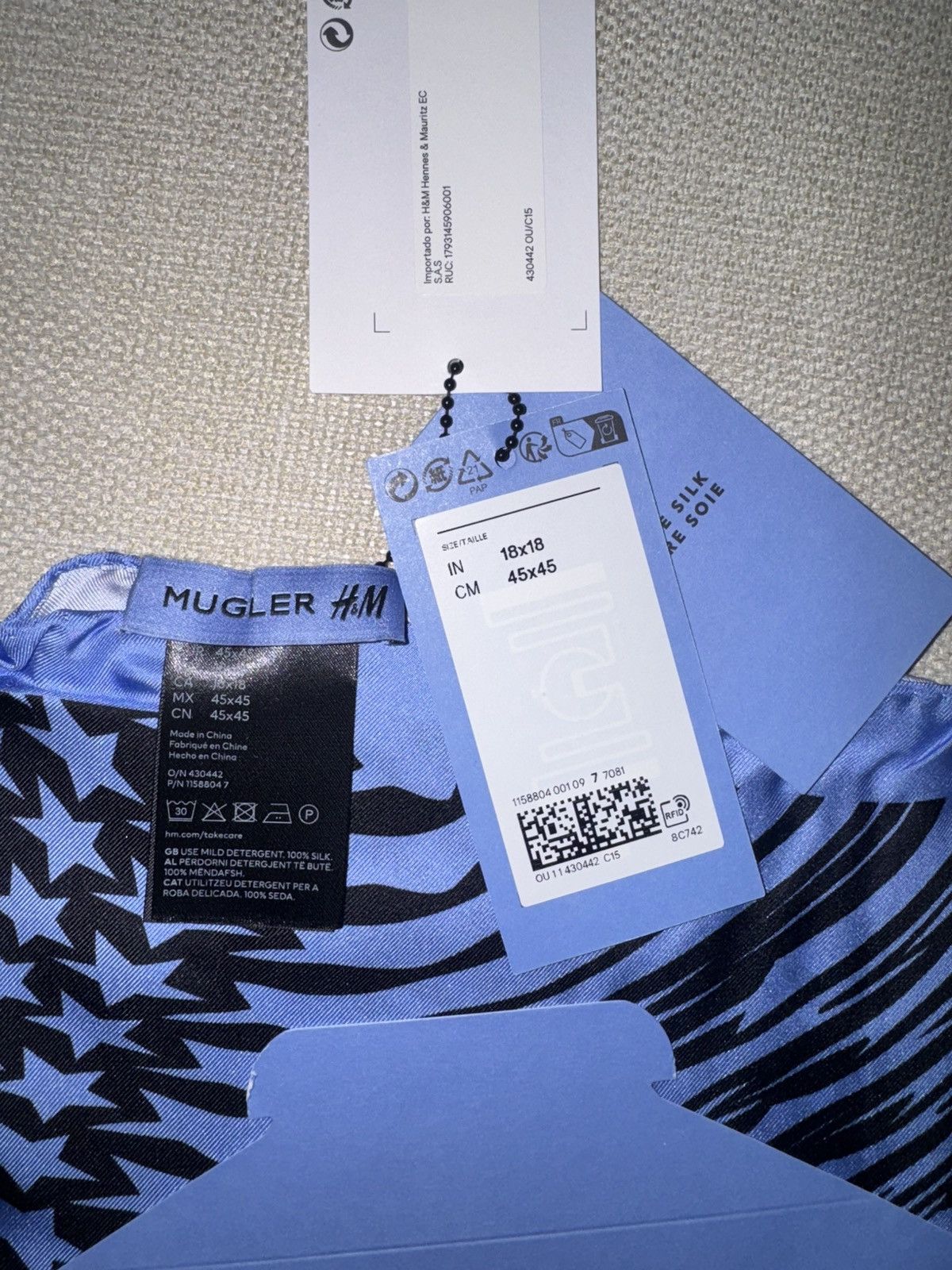 H&M × Mugler Mugler x H&M - Blue Swirled Star 18” Scarf (New) Size ONE SIZE - 3 Thumbnail