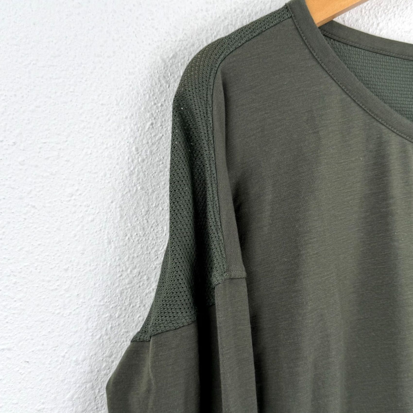 ExOfficio VINTAGE ExOfficio Womens Long Sleeve Shirt XS Round Neck Green Slits Shirt Womens XS Green Slit Size XS / US 0-2 / IT 36-38 - 5 Thumbnail