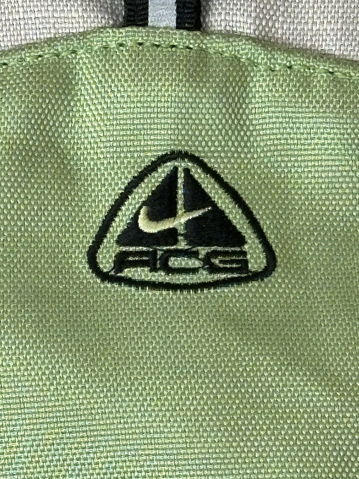Nike ACG Nike ACG mini trail backpack with a front bungee cord system Size ONE SIZE - 19 Thumbnail
