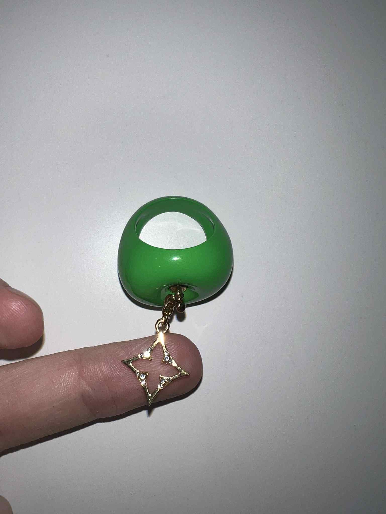 Louis Vuitton Louis Vuitton LV Fruits Apple Ring Size ONE SIZE - 8 Thumbnail