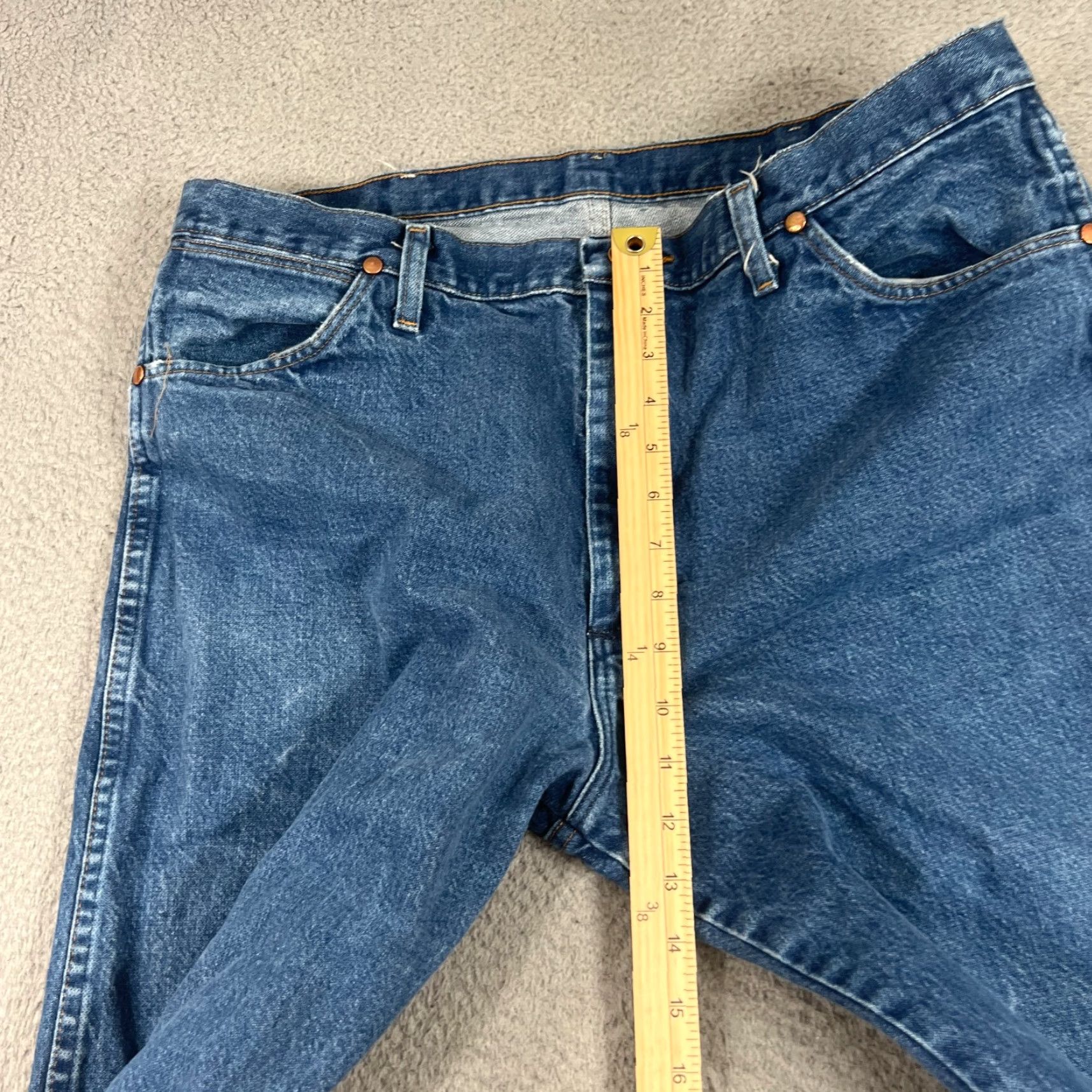 Wrangler Wrangler 13MWZ Jeans Men's 38x32 Medium Wash Blue Denim Cowboy Cut Straight Fit Size US 38 / EU 54 - 5 Thumbnail