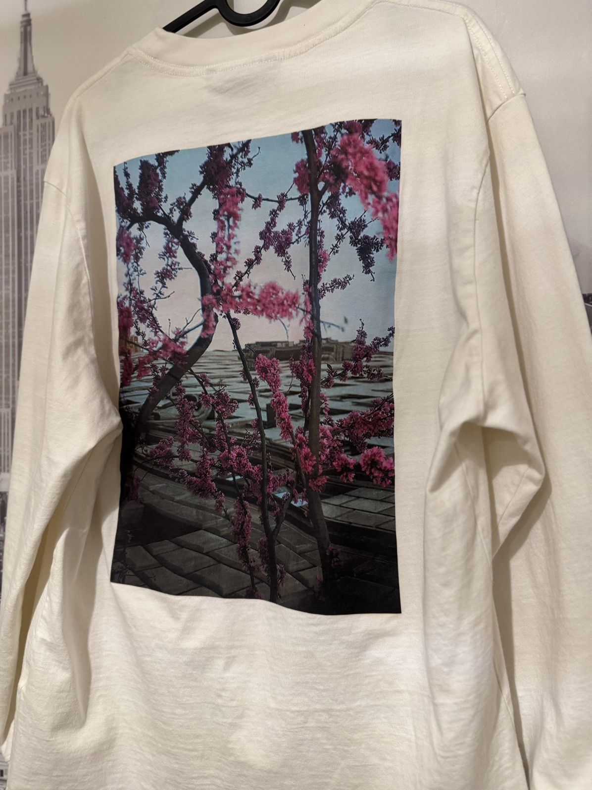 Fear of God 🔥Fear of God Essentials FW19 L/S Photo T-shirt SZ Sm White Size US M / EU 48-50 / 2 - 2 Thumbnail