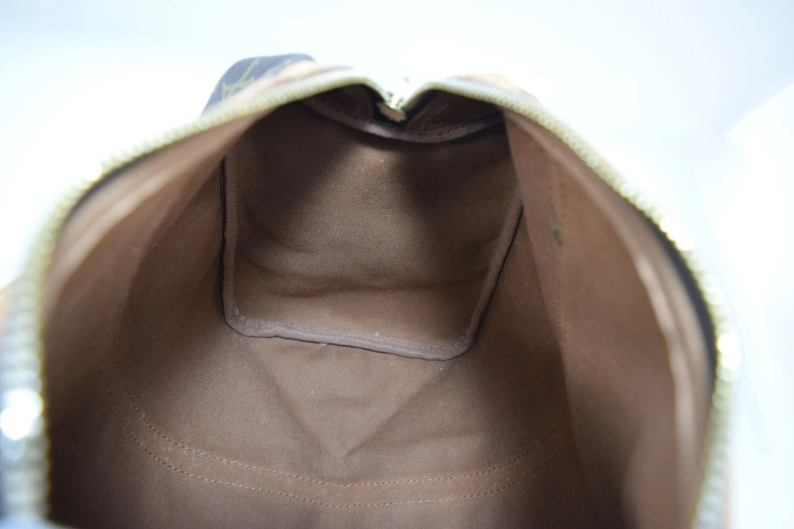 Louis Vuitton Louis Vuitton Sac Souple 35 Hand Bag Monogram Canvas M41626 Size ONE SIZE - 14 Thumbnail