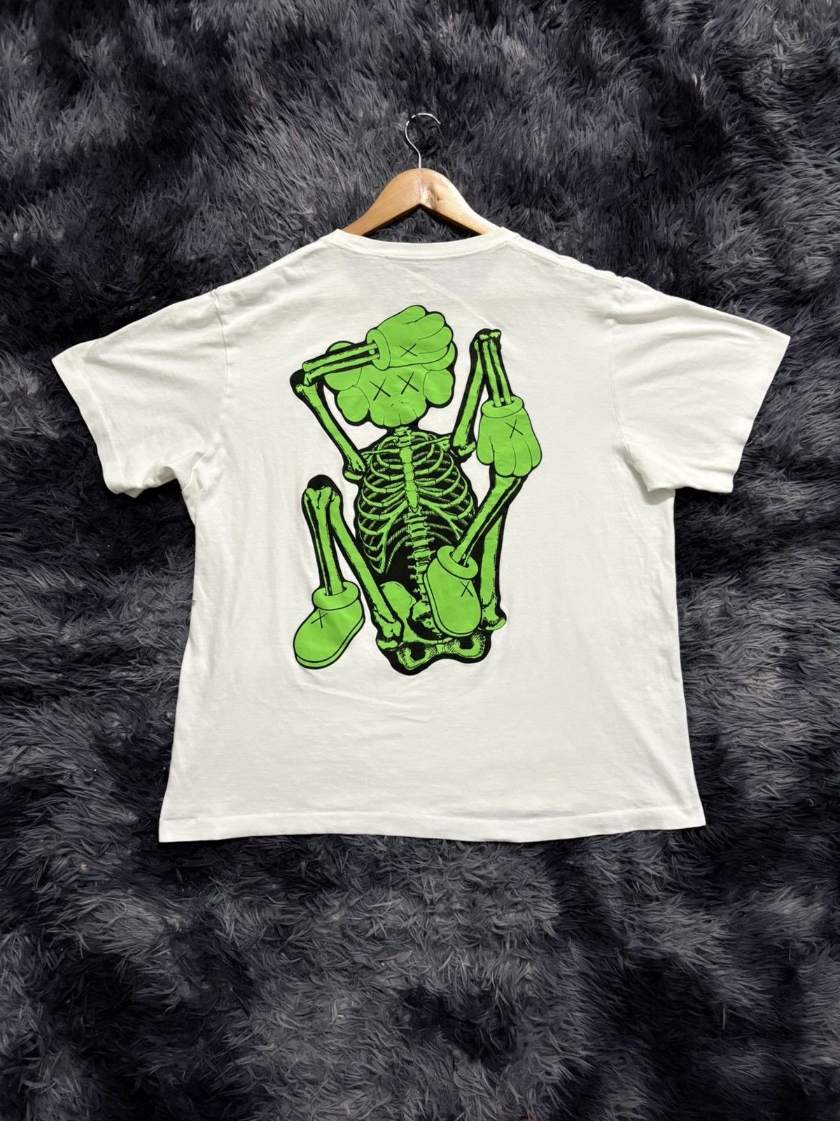 Kaws × Uniqlo 🔥HOT🔥 UNIQLO X KAWS BIG SKELETON BACK-HIT VERY RARE TEE Size US XL / EU 56 / 4 - 1 Thumbnail