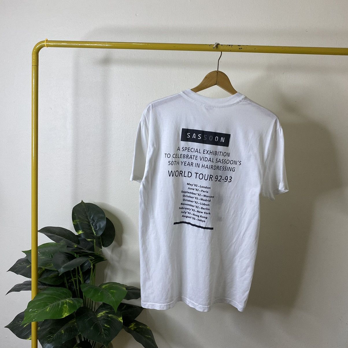 Vintage 1990s Vidal Sassoon World Tour Special Exhibition T-shirt Size US L / EU 52-54 / 3 - 5 Thumbnail