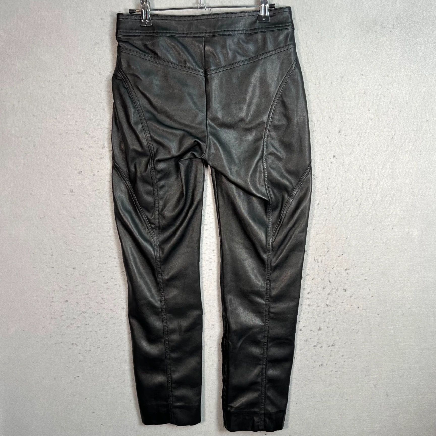 Urban Outfitters Urban Outfitters Black Faux Leather Pants With Zipper Details Size 2 Womens Size 26" / US 2 / IT 38 - 2 Thumbnail