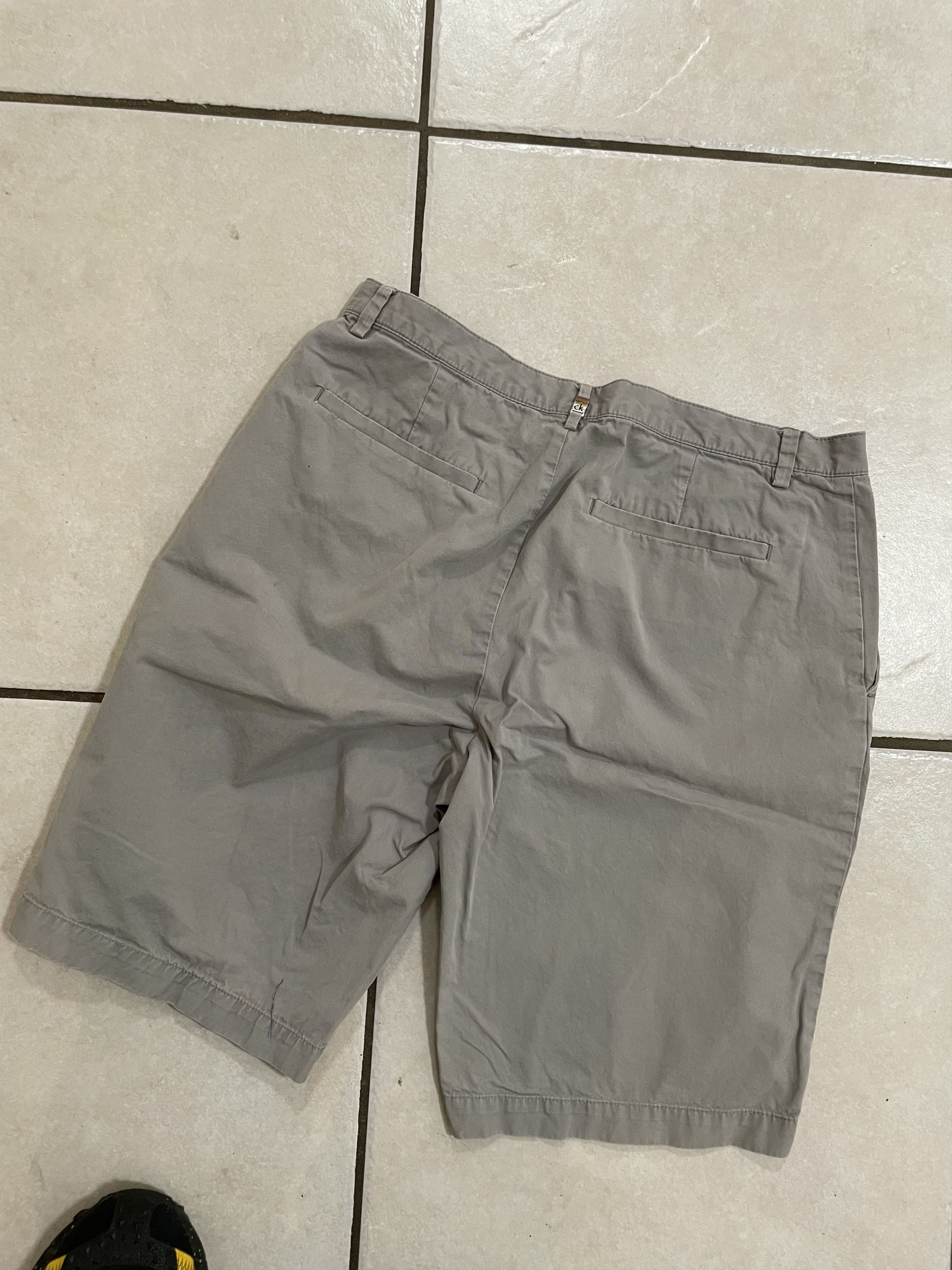Calvin Klein Calvin Klein gray shorts size 30 Size US 30 / EU 46 - 4 Thumbnail