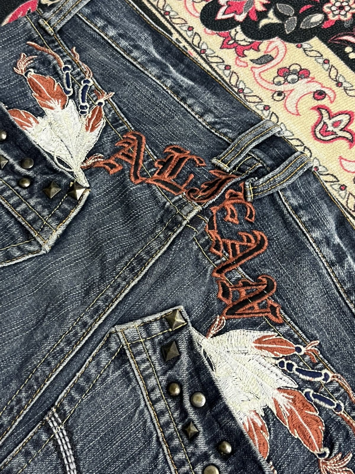 Le Grande Bleu (L.G.B.) Vintage Anti Label Embroidery Slogan Rhinestone Dark Jeans Size US 33 - 7 Thumbnail