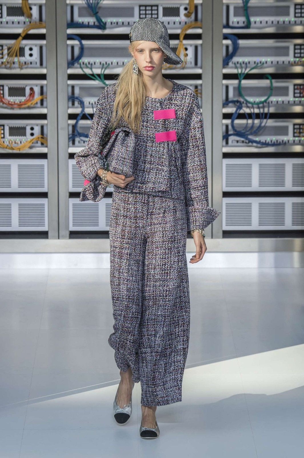 Chanel S/S17 - Multicolor Tweed Velcro Closure Jacket Size XS / US 0-2 / IT 36-38 - 1 Thumbnail