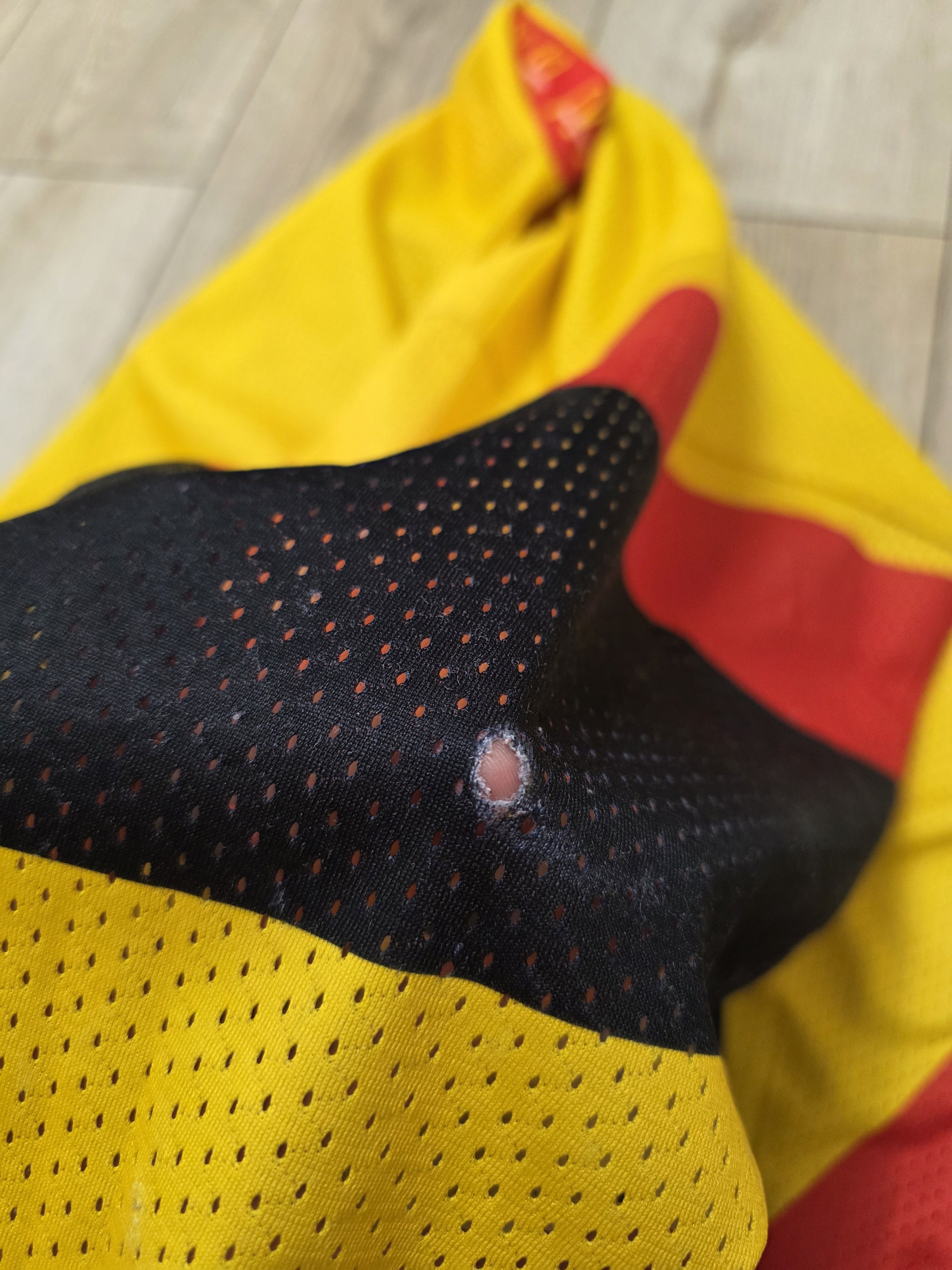 Vintage SC BERN HOCKEY JERSEY 90s BERN JERSEY SWITZERLAND ICE HOCKEY Size US L / EU 52-54 / 3 - 9 Thumbnail