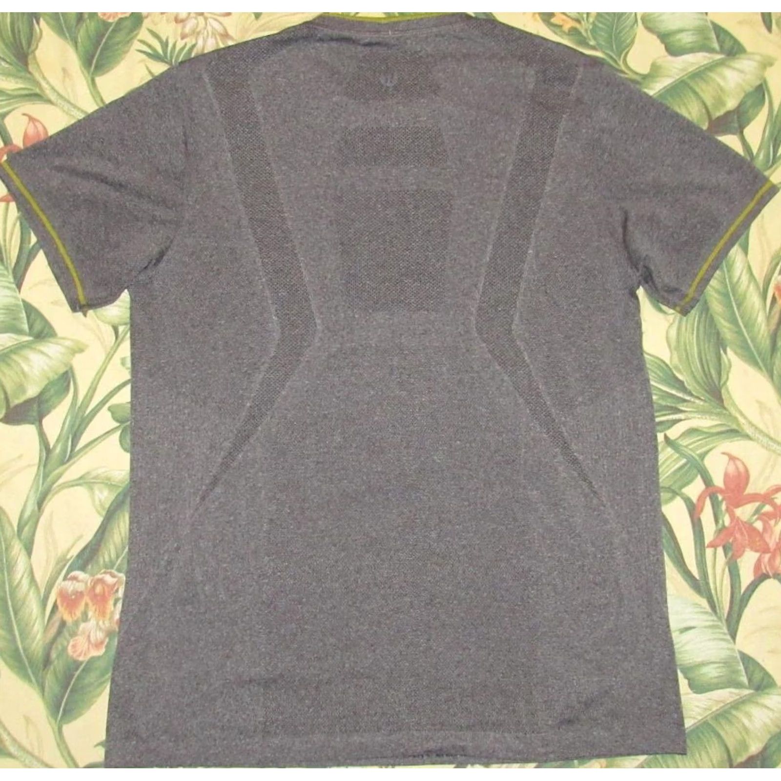 Lululemon LULULEMON Grey Short Sleeve Tech T Shirt Large L Mens Size US L / EU 52-54 / 3 - 3 Thumbnail