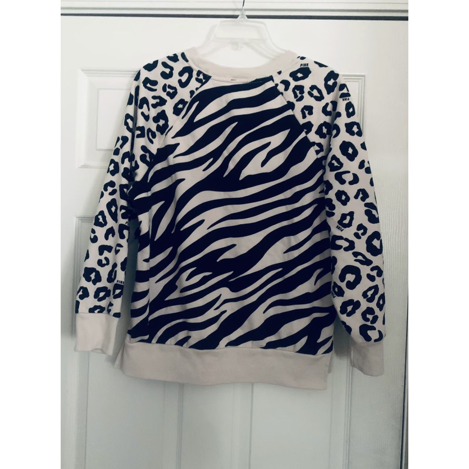 Victoria's Secret Victoria's Secret PINK Leopard Print T Shirt Sweater Women M Multicolor Classic Crew Neck Long Sleeve Size M / US 6-8 / IT 42-44 - 4 Thumbnail