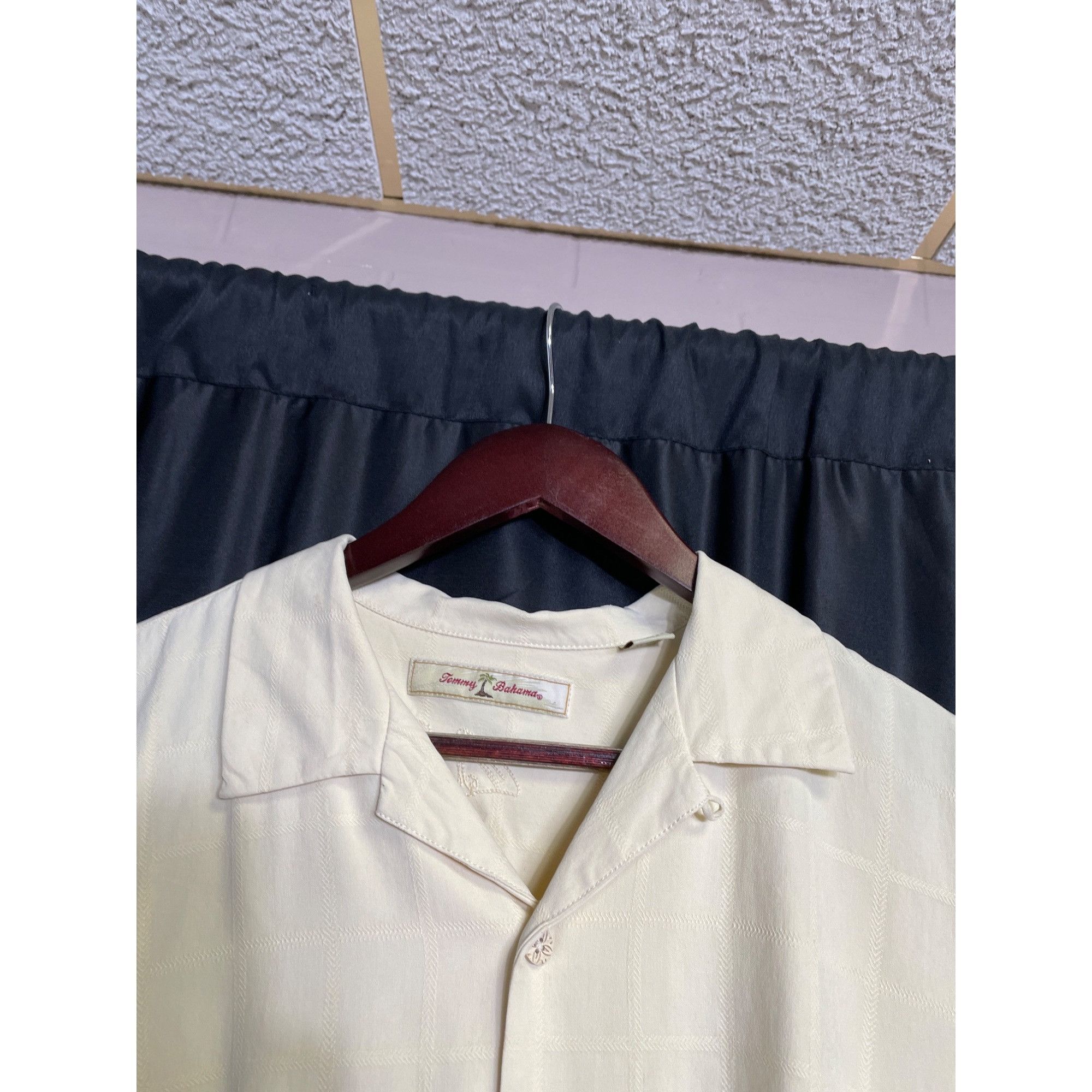 Tommy Bahama Tommy Bahama Mens Yellow All Silk Button Down Dress Shirt Si Size US L / EU 52-54 / 3 - 5 Thumbnail