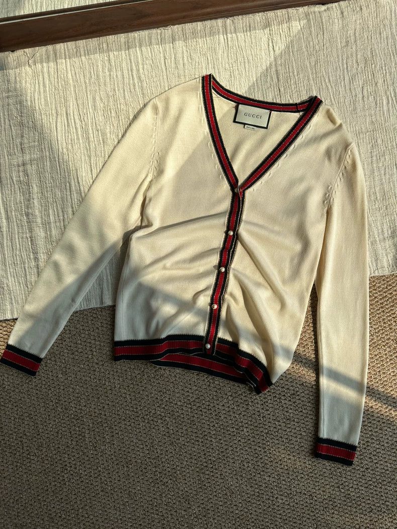 Other Gucci Pearl buckle V-neck black and red striped knitted ca Size S / US 4 / IT 40 - 2 Thumbnail