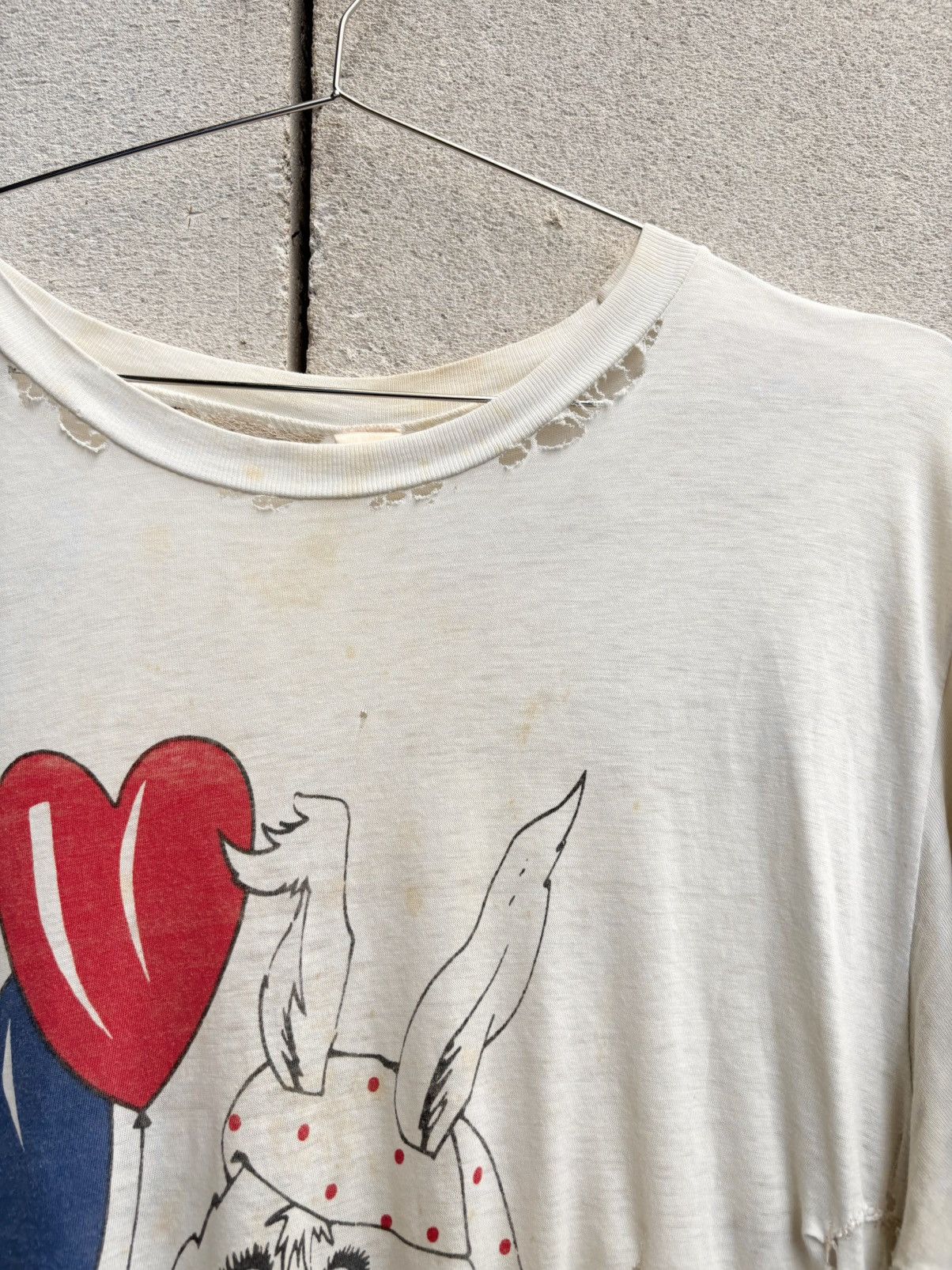 Vintage Thrashed EVERYBODY LOVES SOMEBUNNY T Shirt Distressed ERD Size US L / EU 52-54 / 3 - 8 Thumbnail