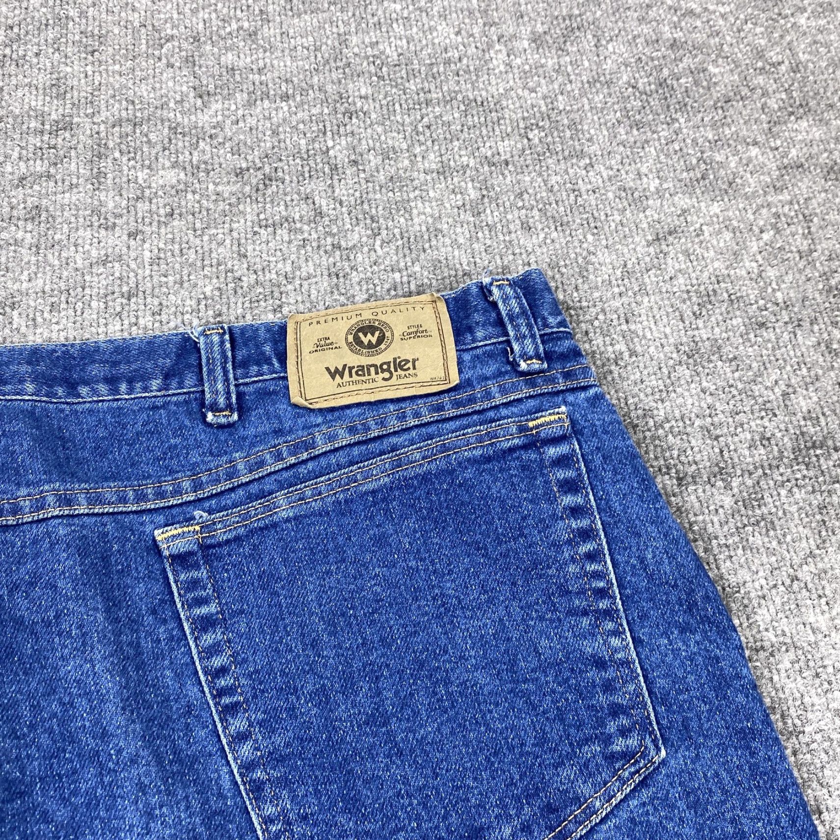 Wrangler Wrangler Authentic Jeans Mens 44x30 Blue Straight Denim Medium Wash 85900DW Size US 44 / EU 60 - 3 Thumbnail