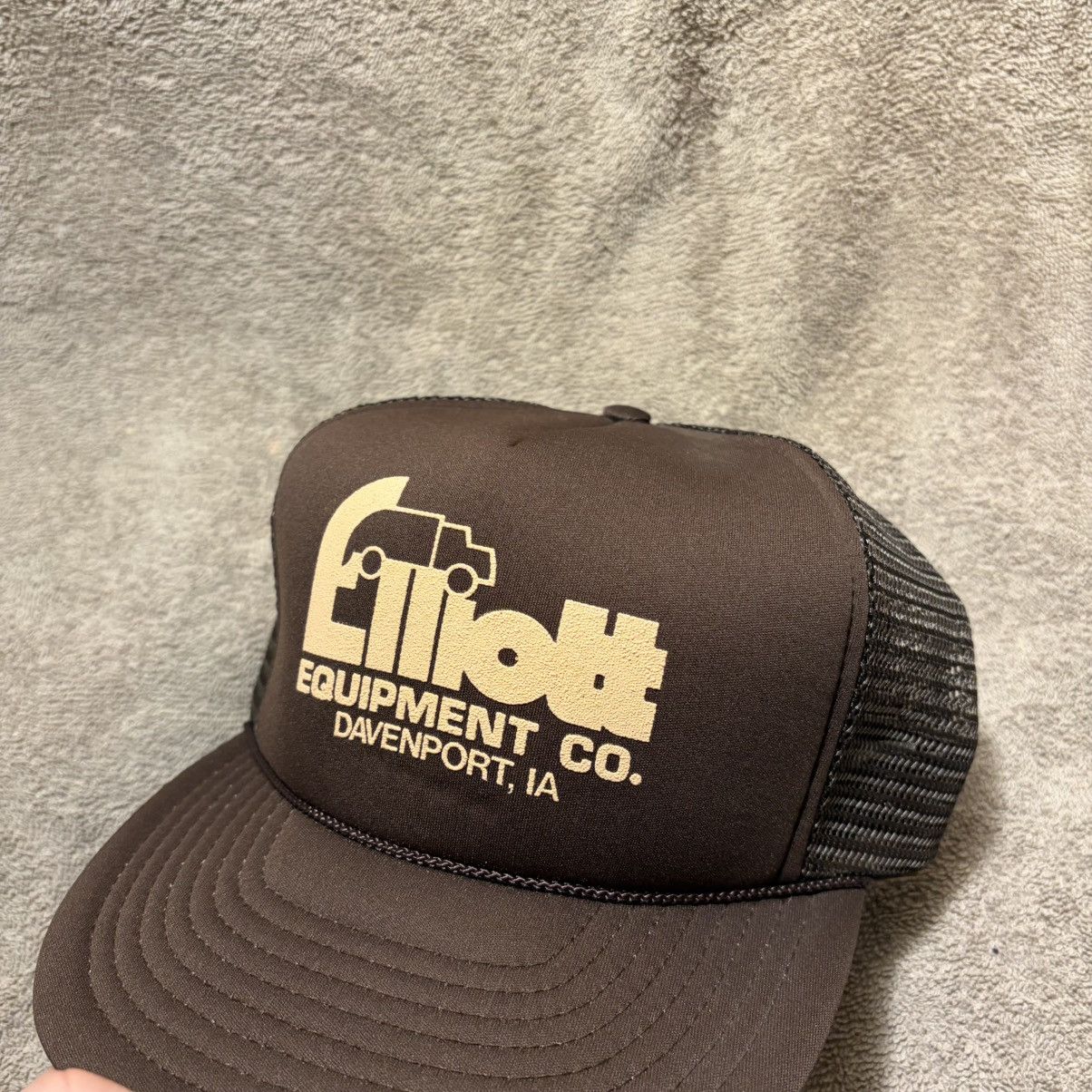 Vintage Vintage Brown Mesh Trucker Hat SnapBack Elliott Equipment Size ONE SIZE - 3 Thumbnail