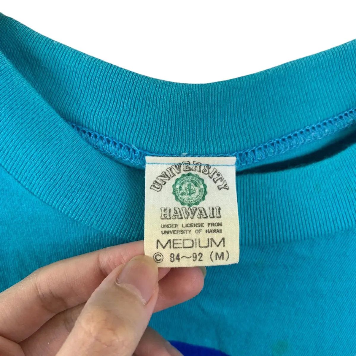 Vintage Vintage 80’ UNIVERSITY OF HAWAII Rainbow Tee Shirt Size US M / EU 48-50 / 2 - 5 Thumbnail