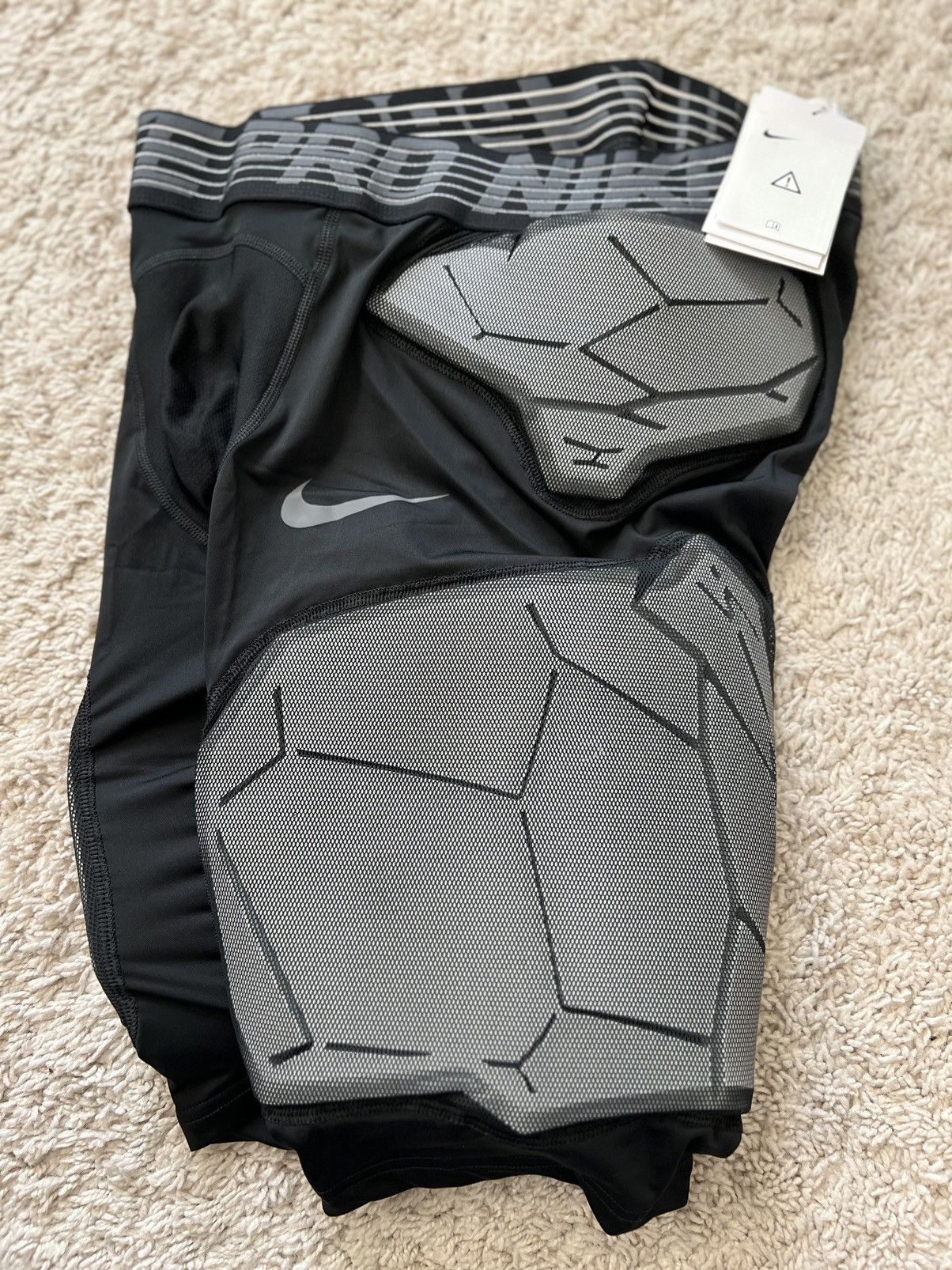 Nike Nike Pro Hyperstrong 5-Pad Softshell Black Girdle Sports Size US 32 / EU 48 - 1 Thumbnail