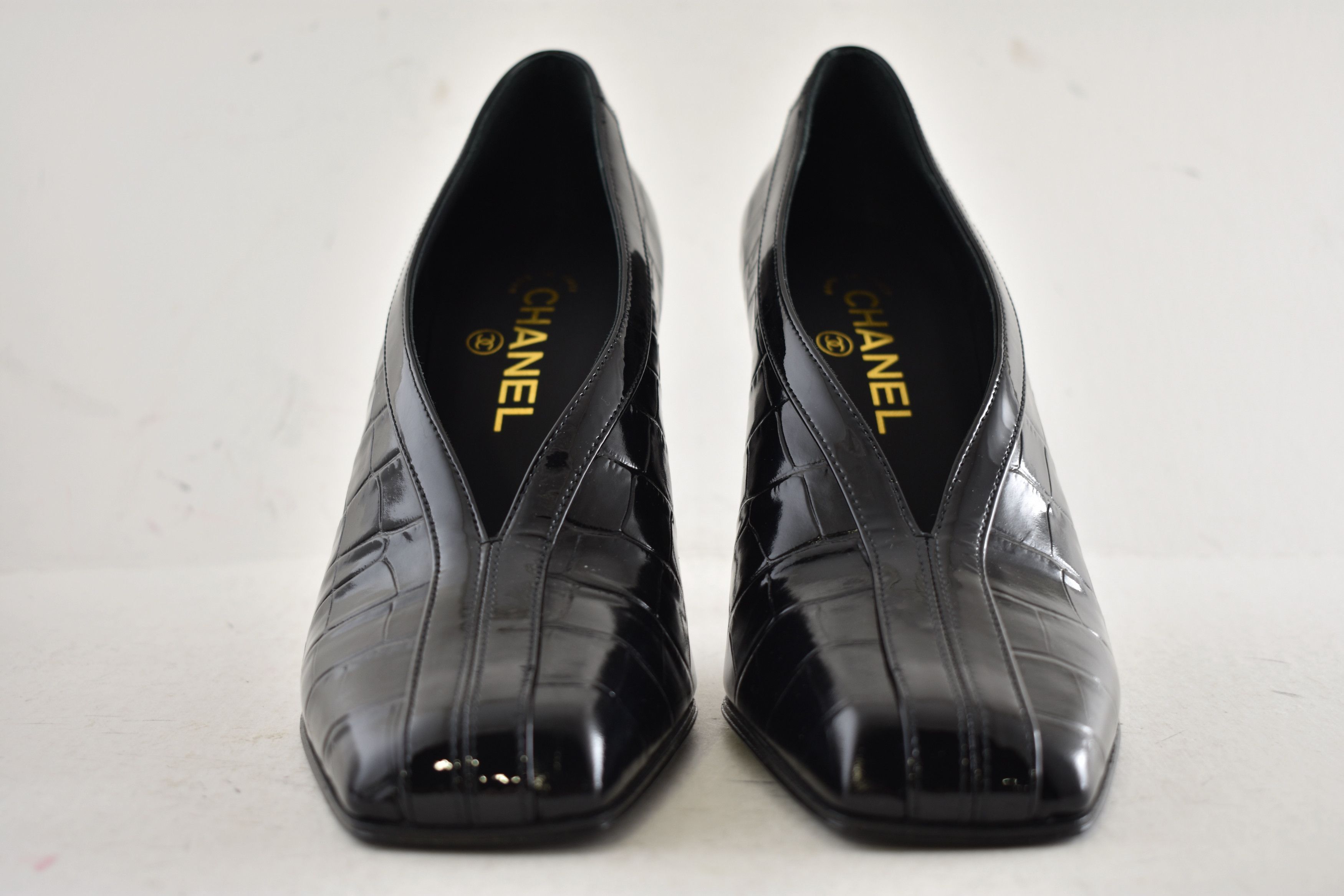 Chanel Chanel 26S Black Crocodile Croc Patent CC Logo Heel Pump 39 Size US 9 / IT 39 - 12 Thumbnail