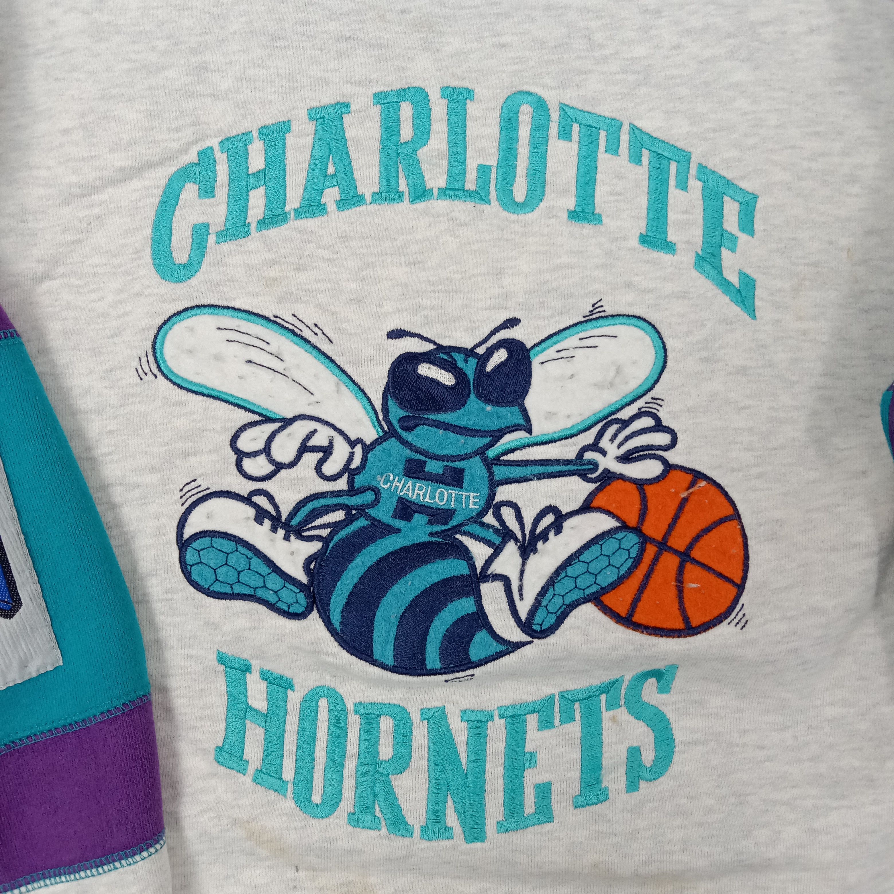 NBA CHARLOTTE HORNEST NBA Basketball Team Sweatshirt C246N27 Size US M / EU 48-50 / 2 - 4 Thumbnail