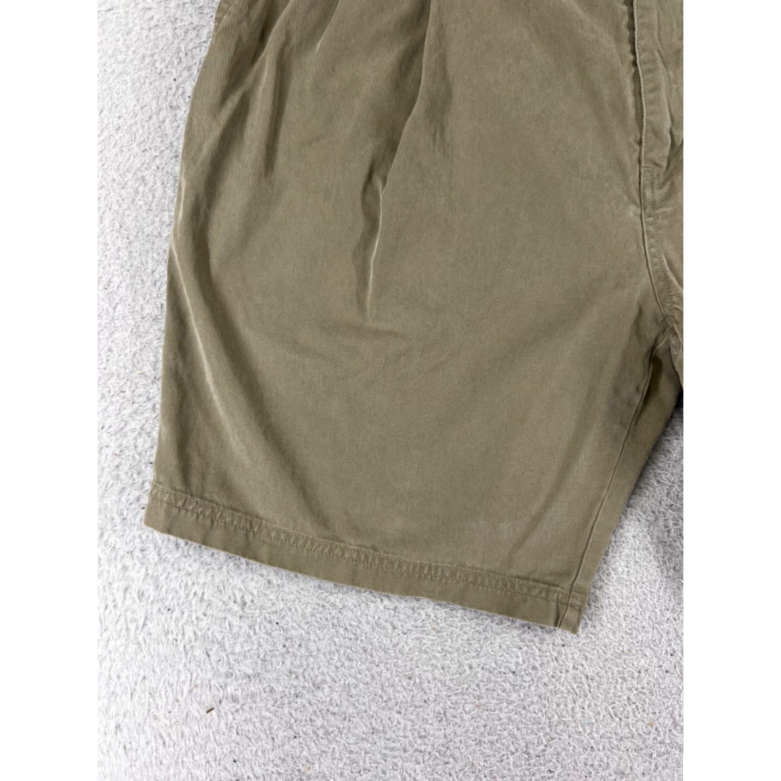 Tommy Bahama Tommy Bahama Shorts Mens 35 Beige Pleated Bermuda Tencel Blend Golf Golfer Size US 35 - 3 Thumbnail