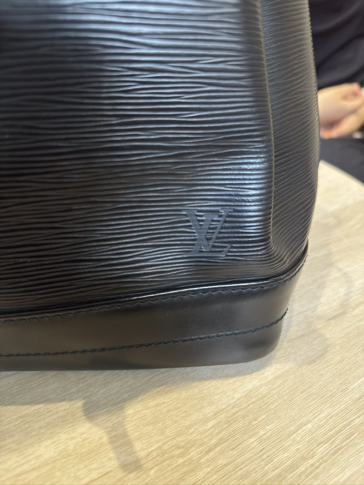 Louis Vuitton Louis Vuitton Vintage Epi Noe GM Bucket Bag Size ONE SIZE - 2 Thumbnail