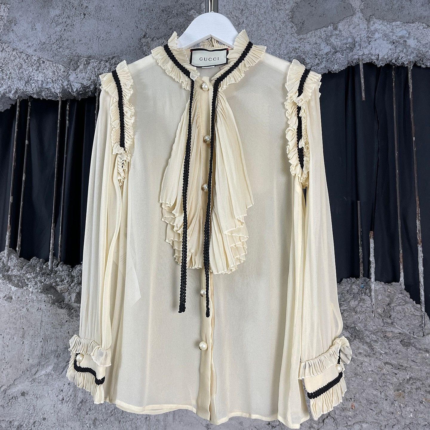 Gucci Gucci Ruffled Trim Chiffon Blouse Size 38 Size XS / US 0-2 / IT 36-38 - 1 Thumbnail