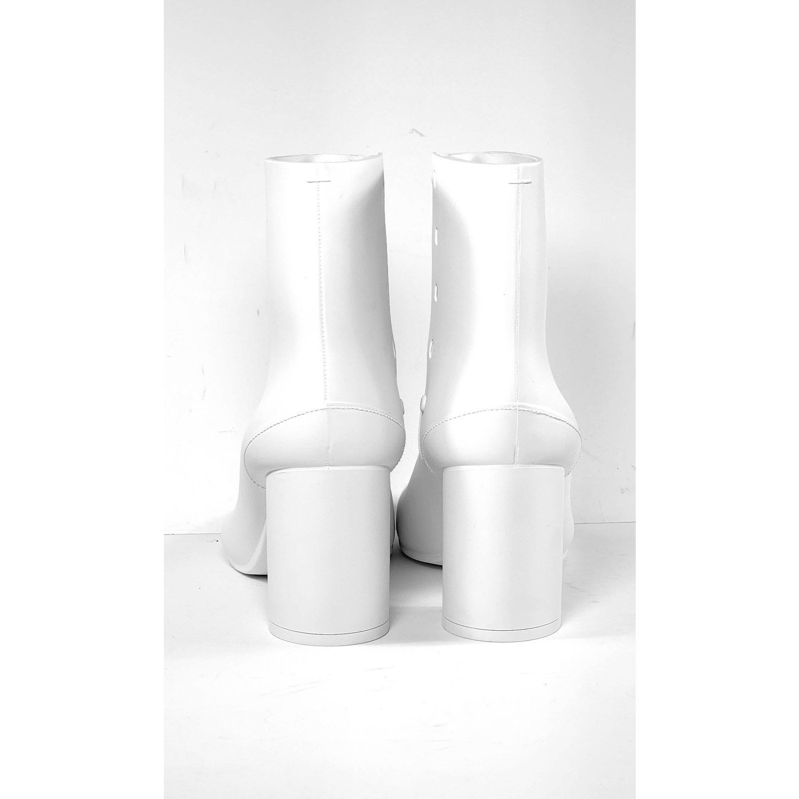Maison Margiela MAISON MARGIELA Ankle Boots US7 EU37 White Tabi Toe. Size US 7 / IT 37 - 7 Thumbnail