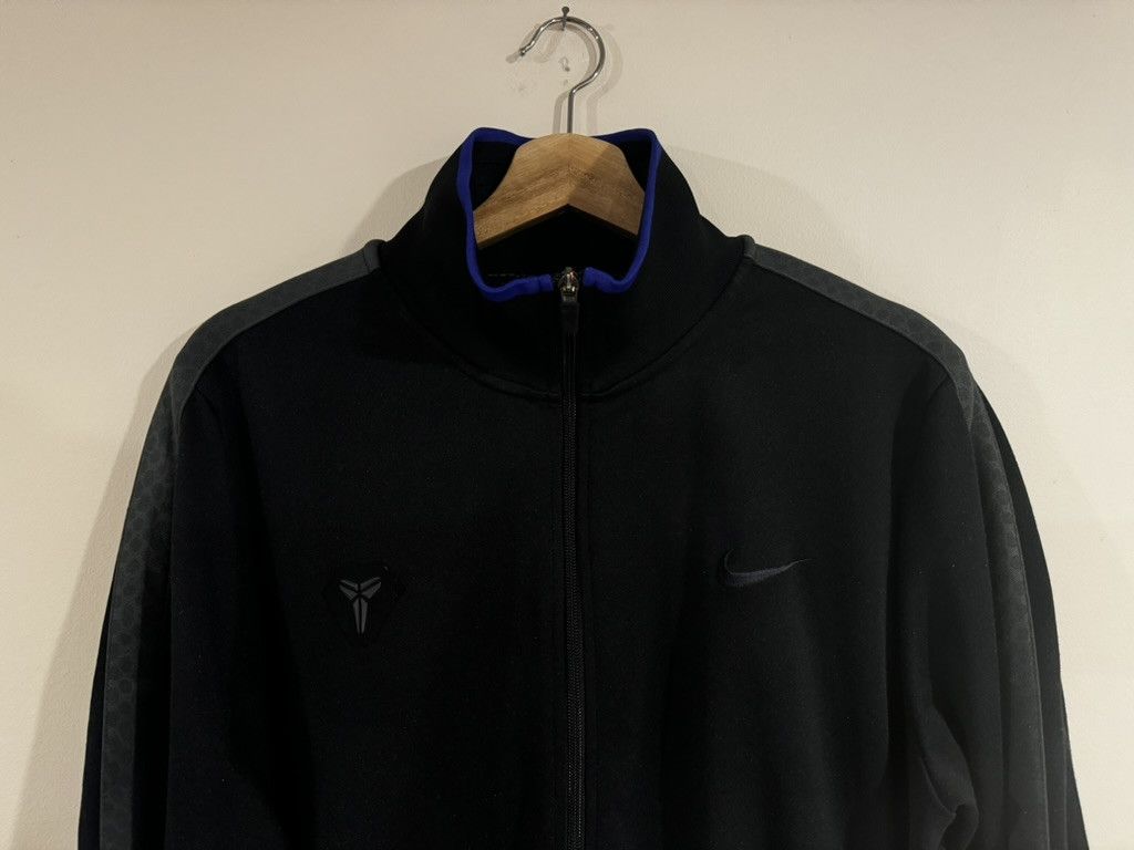 Nike 2010 Kobe Venomenon Track Jacket Size US L / EU 52-54 / 3 - 3 Thumbnail