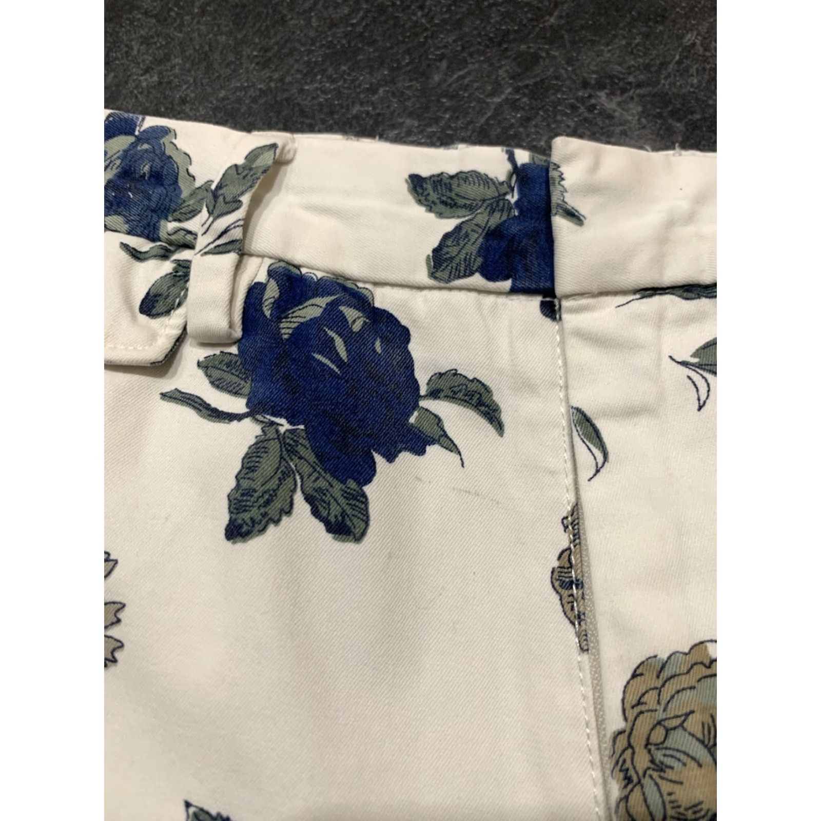 Bonobos Bonobos 32" Blue Floral Hawaiian Flat Front Cotton Shorts Regular Fit Mens Size US 32 / EU 48 - 5 Thumbnail