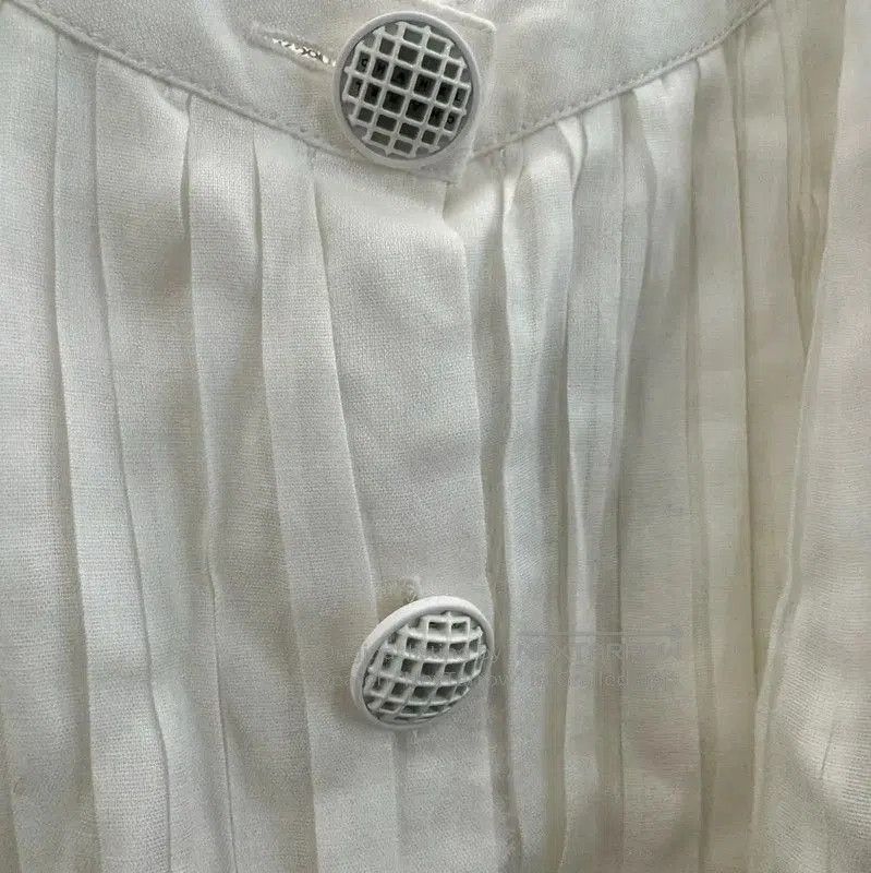 Chanel Chanel White Cotton Pleated T-Shirt for Women . Size XL / US 12-14 / IT 48-50 - 4 Thumbnail